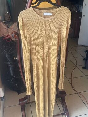 Beautiful Gold Long Sleeve Maxi Dress !!
